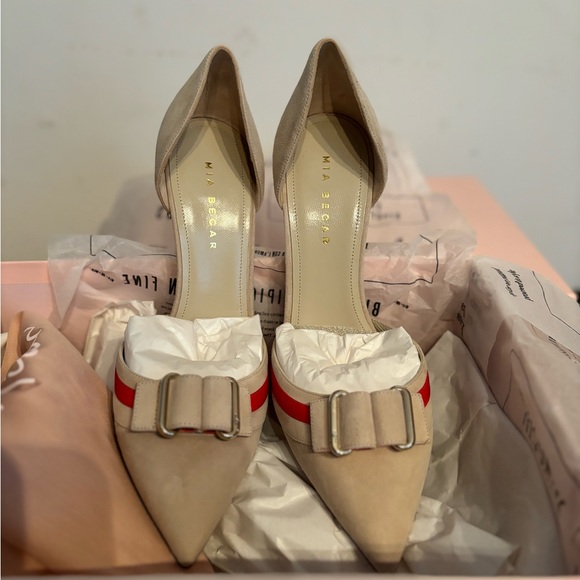 Brand new, never used Mia Becar elegant tan hells with red accent size 38. - Picture 1 of 4